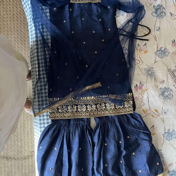 Girls Ethnic wear - Picture 6 of 11